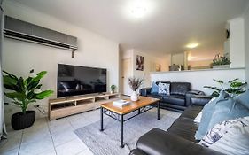 Sage On Bewes - Relaxed Cbd Base With Tennis Court